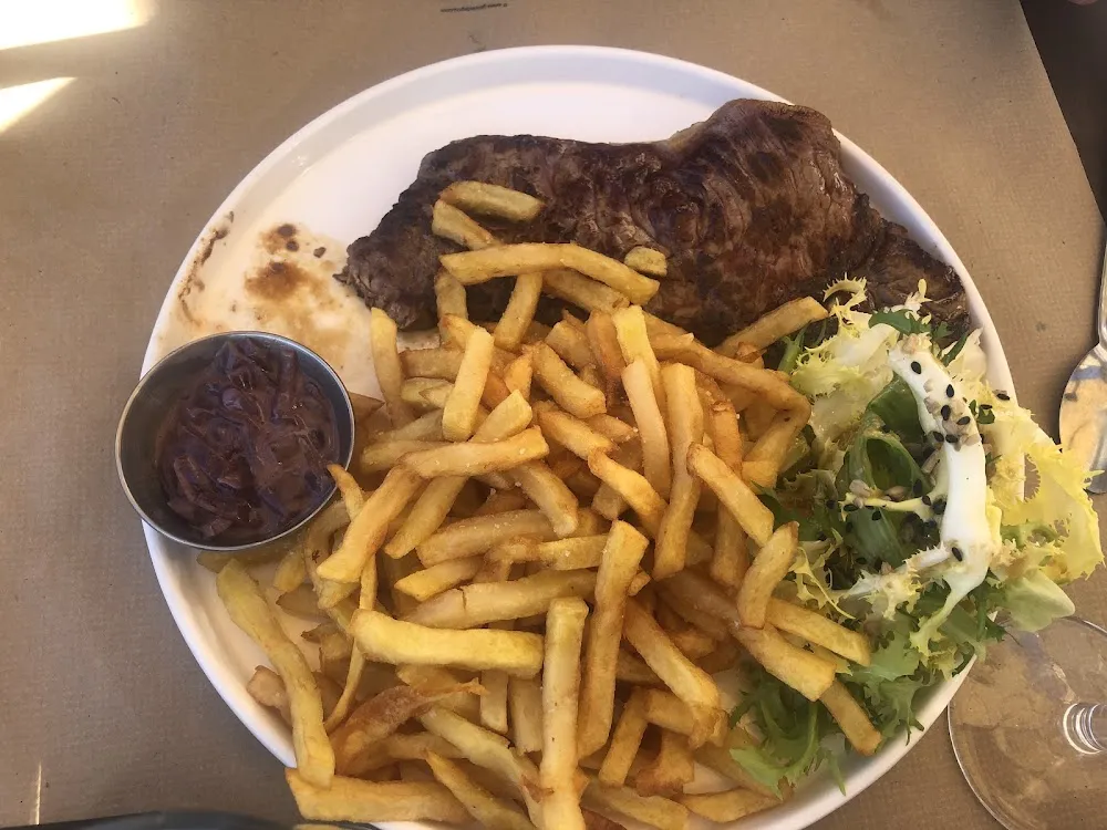 Pièce de Bœuf Frites Et Salade